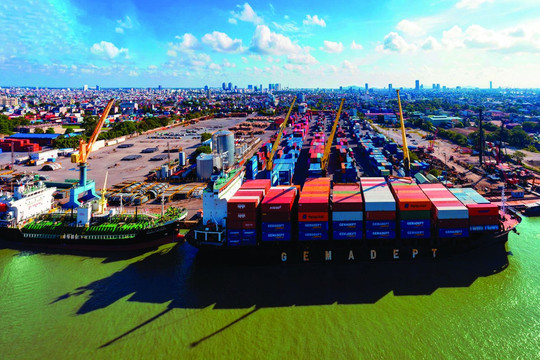 Triển vọng cổ phiếu cảng biển và logistics