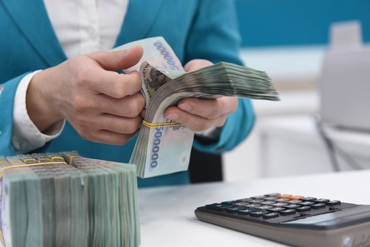 Thấy gì từ tín dụng chứng khoán, bất động sản tăng, trong khi các ngành giảm?