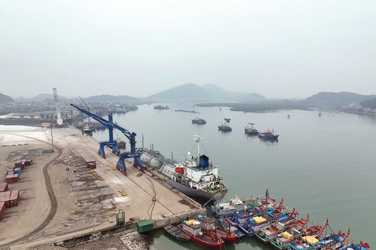 Nghệ An “đổi đất lấy tiền” để nâng cấp cảng biển, sân bay?