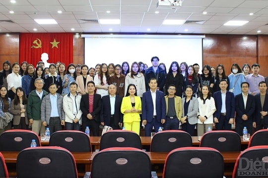 Nâng cao trách nhiệm của phụ nữ khu vực phi chính thức trong việc ngăn ngừa ô nhiễm rác thải