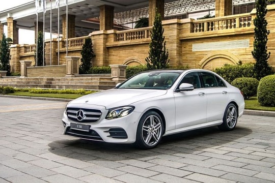 “Còng lưng” khi mua xe sang Mercedes E300 AMG cũ