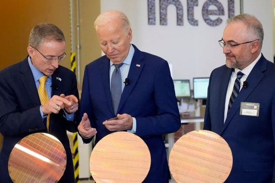 Intel nhận trợ cấp khủng, TSMC vẫn "dài cổ" chờ