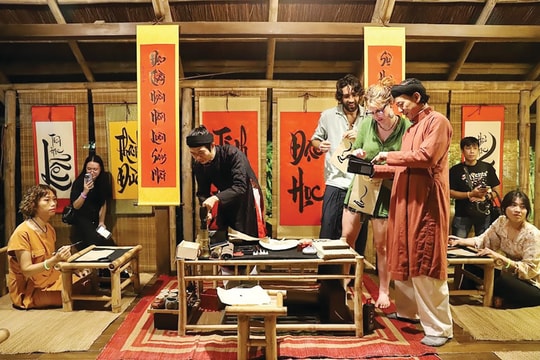 Đưa di tích lịch sử văn hóa vào phát triển du lịch đêm