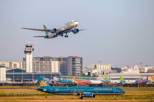 Giá vé máy bay "cao chót vót" dịp nghỉ lễ 30/4-1/5