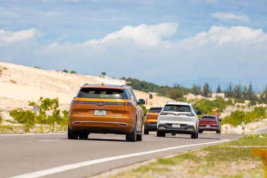 VinFast tặng vàng cho khách hàng mua ô tô điện cuối tháng 3/2024