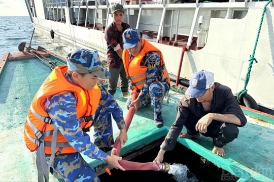 Mang nước ngọt đến đảo xa