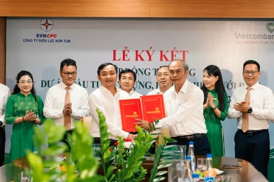 Vietcombank Kon Tum ký kết hợp đồng tín dụng với Công ty Điện lực Kon Tum