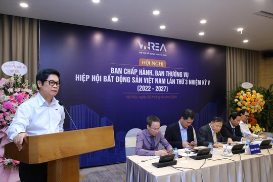 Kinh doanh bất động sản không chỉ có "màu hồng"