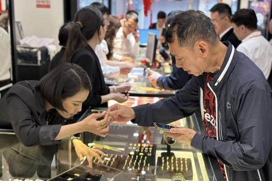 Giá vàng “nóng bỏng tay” – lo ngại rủi ro từ vàng lậu