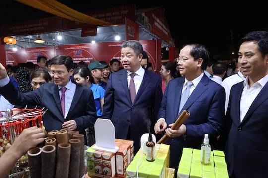 Hà Nội: Quốc Oai đón nhận di sản văn hóa phi vật thể Quốc gia Lễ hội chùa Thầy