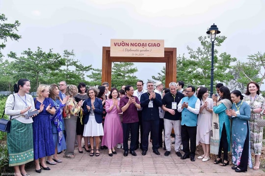 Gần 500 nhà ngoại giao gặp gỡ, giao lưu tại Hà Nội