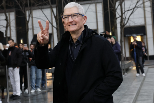 Tim Cook thăm Việt Nam và những tín hiệu