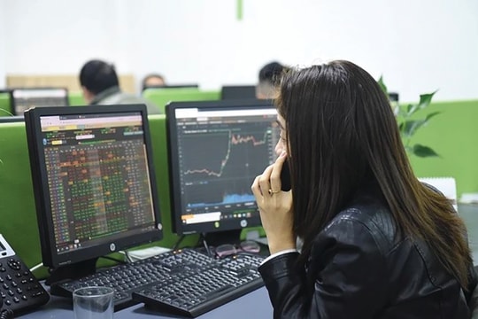 “Đặt cược” cổ phiếu ngân hàng