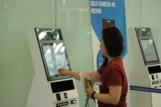 Giá vé máy bay nội địa tăng: Du lịch nói đắt, hàng không kêu “oan”