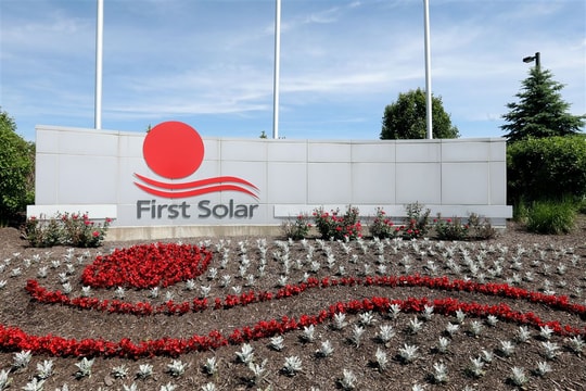 Mỹ không dễ đánh thuế pin mặt trời Trung Quốc