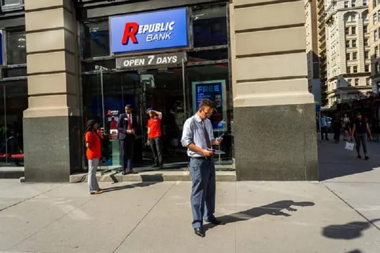 Một nhà băng Mỹ vừa sụp đổ, triển vọng tiêu cực của ngành ngân hàng lộ rõ