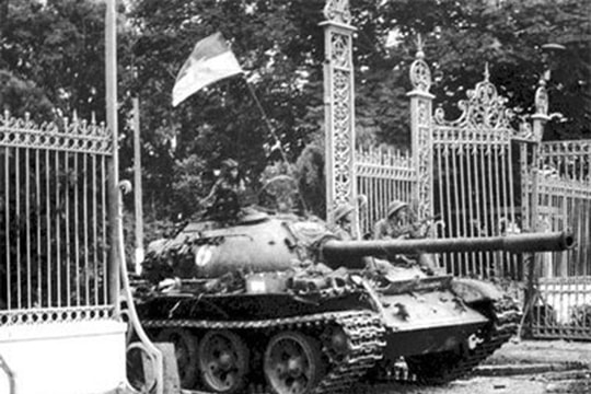 30/04 - Chuyện kể từ người cầm súng