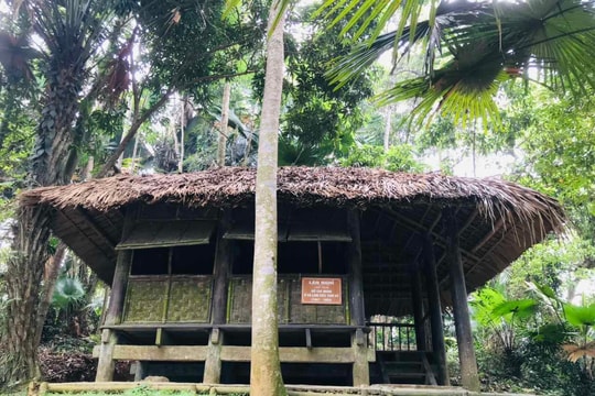 Mùa tháng năm về nơi lưu dấu chân Người