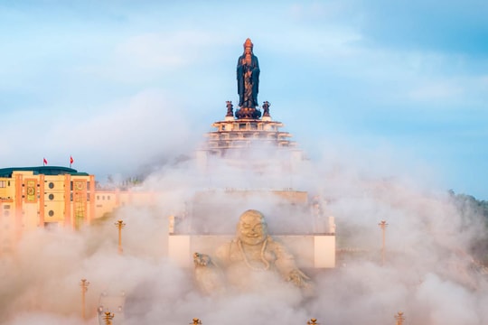 Mùa Phật đản, núi Bà Đen thành miền đất hành hương tại Nam bộ