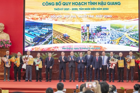 Hậu Giang chuyển từ “chính quyền quản lý” sang “chính quyền phục vụ”