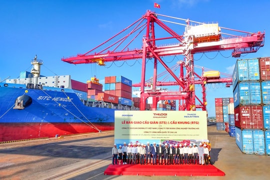 Cảng Chu Lai đưa vào vận hành hệ thống cẩu chuyên dụng