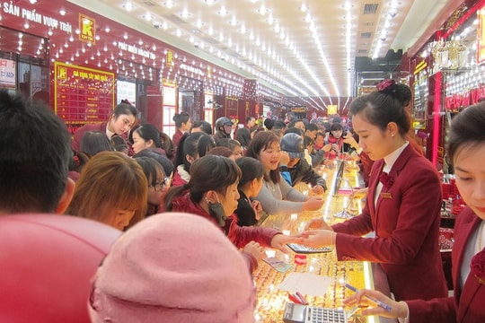 Quá nhiều “cú hích”, giá vàng sẽ tăng vọt tới đâu?