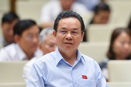 Giá vàng tăng đột biến đến từ ai và do đâu?