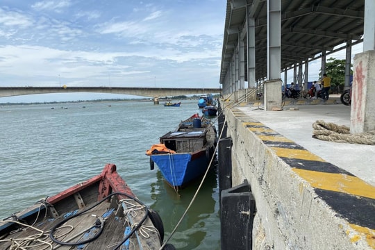 Quảng Trị: Cảng Cửa Tùng đang bị “bức tử”?