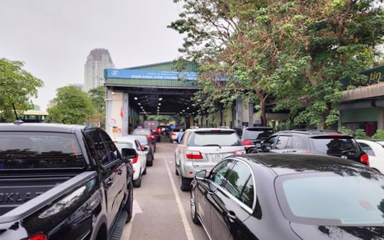 Nguy cơ ùn tắc đăng kiểm ô tô, sao không giãn chu kỳ kiểm định?