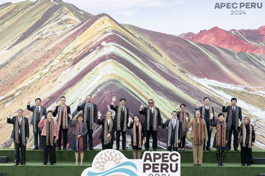 Thúc đẩy tăng trưởng và phát triển du lịch bền vững