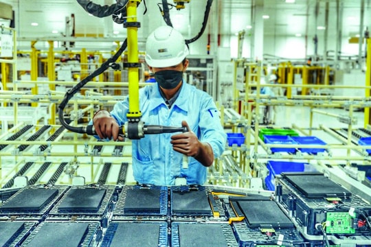 “Cuộc chiến” than chì