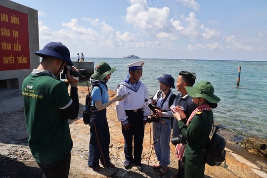 Chuyện tác nghiệp nơi đầu sóng, ngọn gió