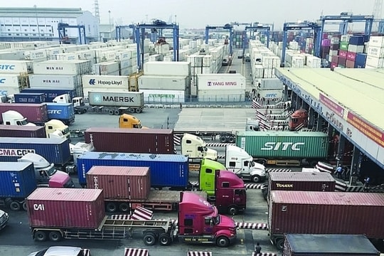 Cục Hải quan TP.HCM: “Siết” doanh nghiệp nợ thuế thông qua tạm hoãn xuất cảnh?