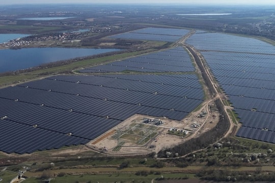 "Bùng nổ" điện mặt trời: Mặt trái ám ảnh châu Âu