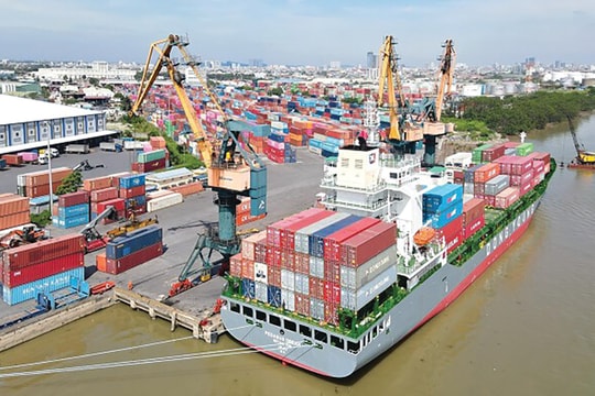 Sớm chủ động “cuộc chơi” vận tải biển