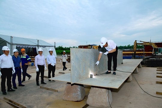 Vận tải thủy nội địa hiệu quả với giải pháp tàu pha sông-biển