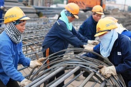 Quy định pháp luật về trả lương thông qua người cai thầu như thế nào