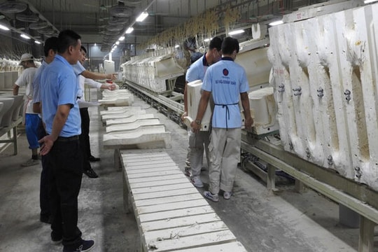 Tháo gỡ khó khăn cho ngành gốm sứ xây dựng