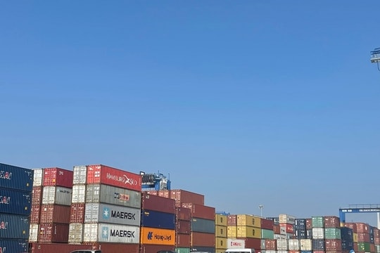 Hàng hóa qua cảng biển Hải Phòng tăng mạnh hai con số