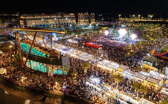 Hơn 80.000 người đổ về Đồng Hới, Quảng Bình xem Đại nhạc hội EDM, pháo hoa