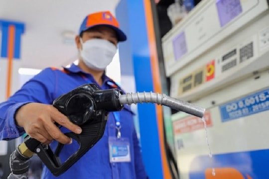 Cổ phiếu xăng dầu nóng bỏng nhờ "nhiên liệu" chính sách