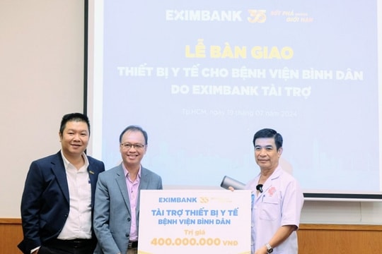 Eximbank trao tặng thiết bị y tế cho Bệnh viện Bình Dân