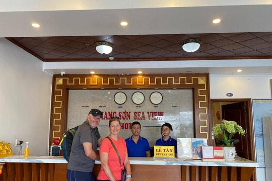 Doanh nghiệp chung tay hỗ trợ khách du lịch mắc kẹt trên đảo Cát Bà