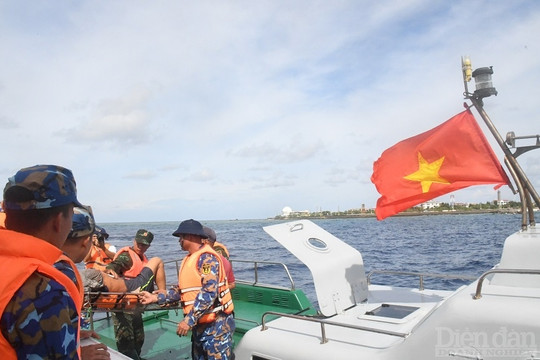 Hoàn thành tốt nhiệm vụ tìm kiếm cứu nạn, kịp thời hỗ trợ ngư dân vươn khơi, bám biển