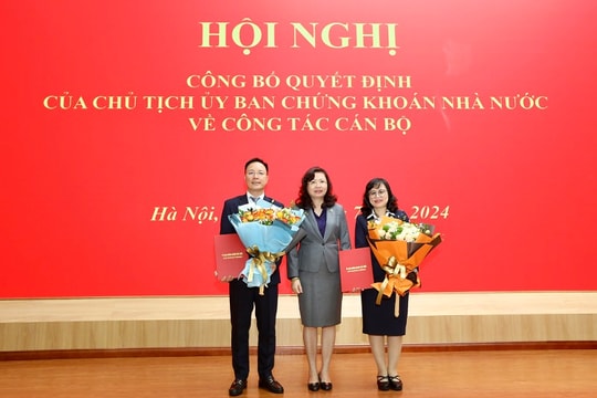 UBCK Nhà nước tổ chức Lễ công bố và trao Quyết định điều động cán bộ