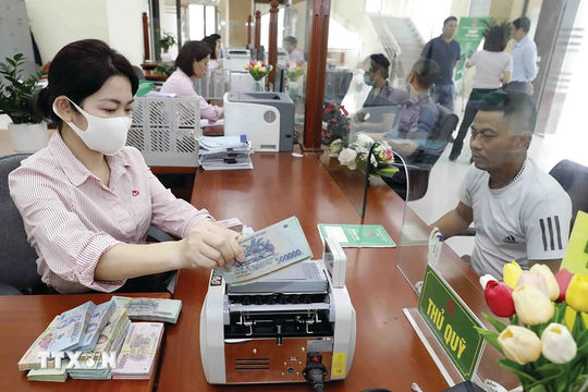 “Mở lối” cấp tín dụng vượt giới hạn