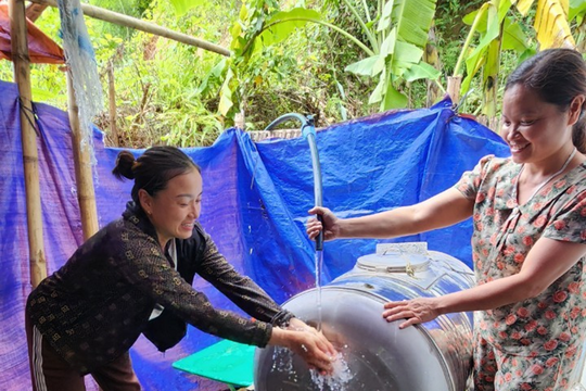 Nhựa Bình Minh mang nước sạch đến các ngôi trường trên bản