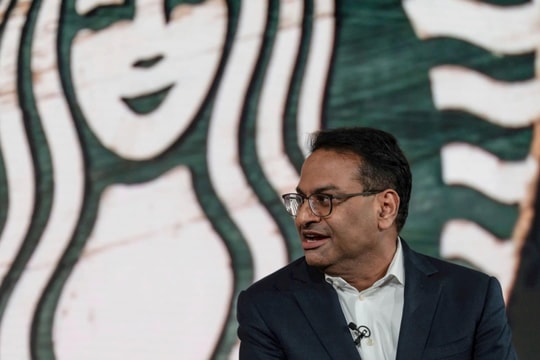 Lý do Starbucks "thay tướng như thay áo"