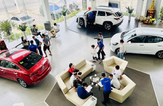 Lệ phí trước bạ sắp giảm, mua ô tô nào được hưởng lợi kép?