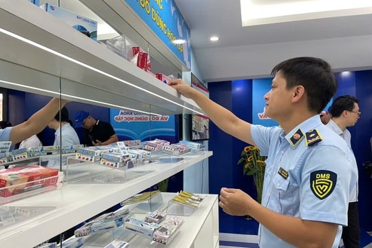 Quản lý thị trường hướng dẫn nhận diện sách giáo khoa giả